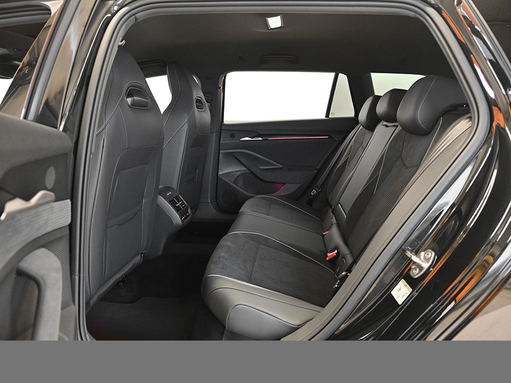 Skoda Superb Combi 2.0 SPORTLINE DSG 4x4 AHK 360CAM