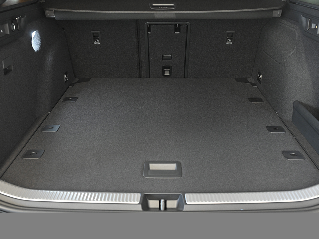 Skoda Superb Combi 2.0 SPORTLINE DSG 4x4 AHK 360CAM