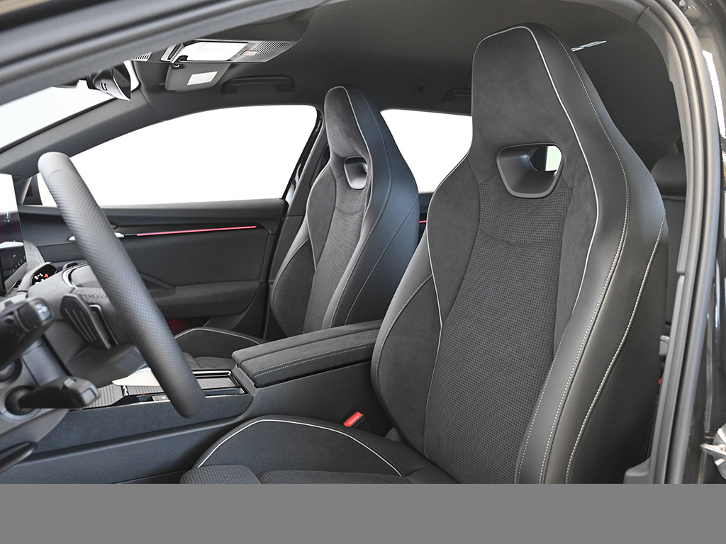 Skoda Superb Combi 2.0 SPORTLINE DSG 4x4 AHK 360CAM