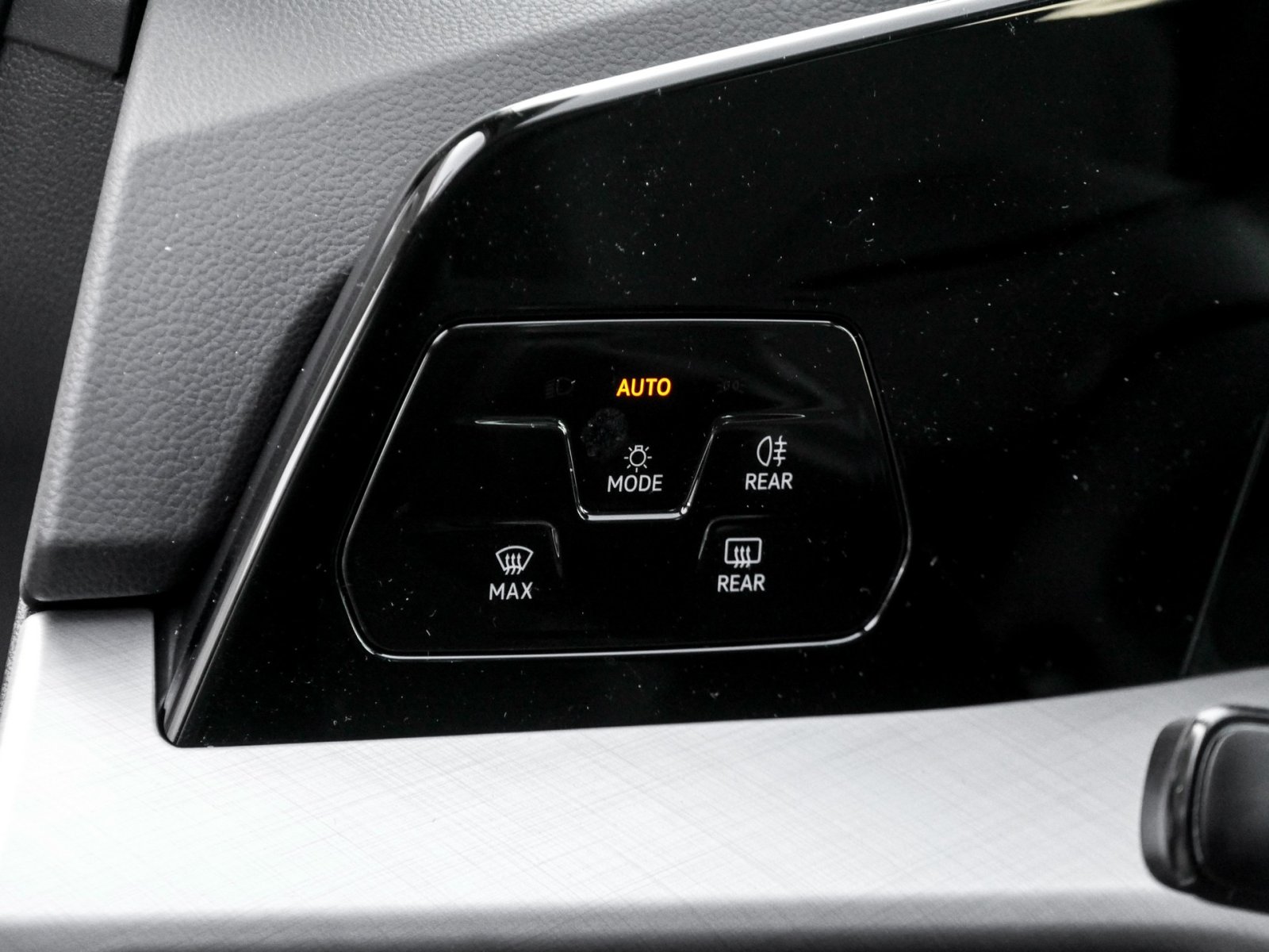 Volkswagen Golf 1.5 LIFE DSG CARPLAY CAM ALLWETTERREIFEN