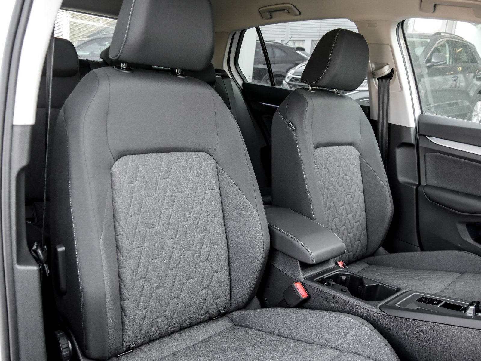 Volkswagen Golf 1.5 LIFE DSG CARPLAY CAM ALLWETTERREIFEN