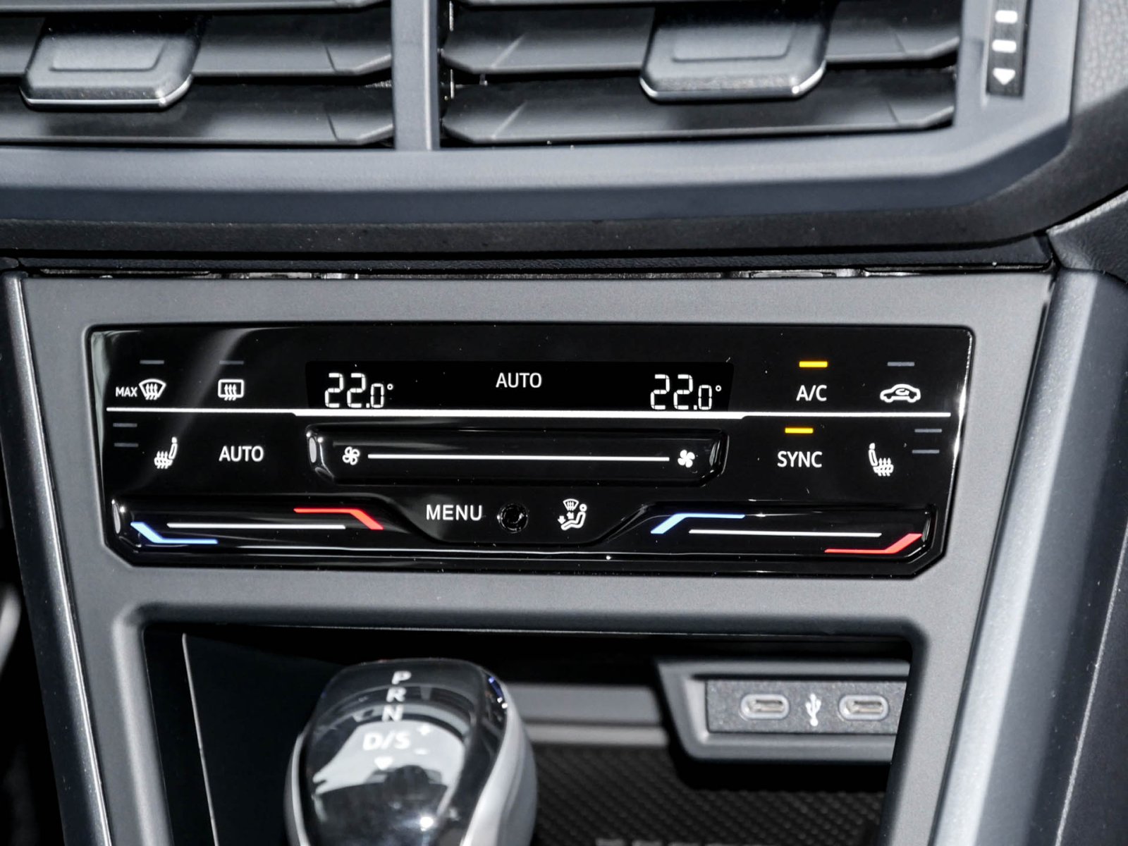 Volkswagen Taigo 1.0 R-LINE DSG SITZHZG CAM ALLWETTERREIFEN