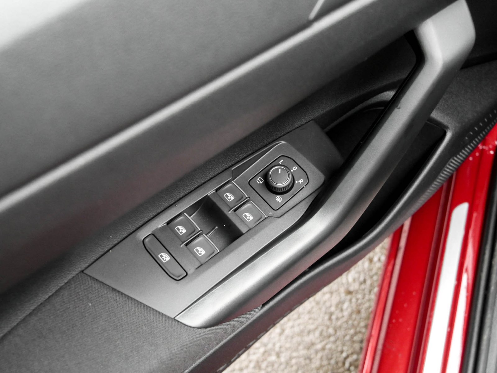 Volkswagen Taigo 1.0 R-LINE DSG SITZHZG CAM ALLWETTERREIFEN