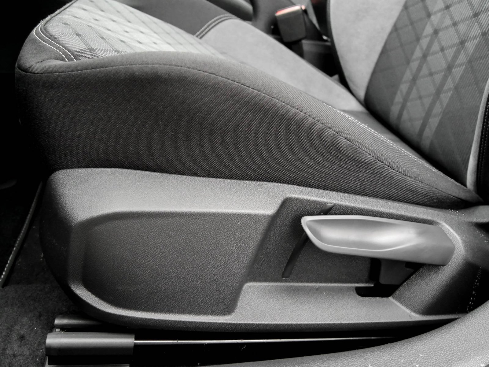 Volkswagen Taigo 1.0 R-LINE DSG SITZHZG CAM ALLWETTERREIFEN