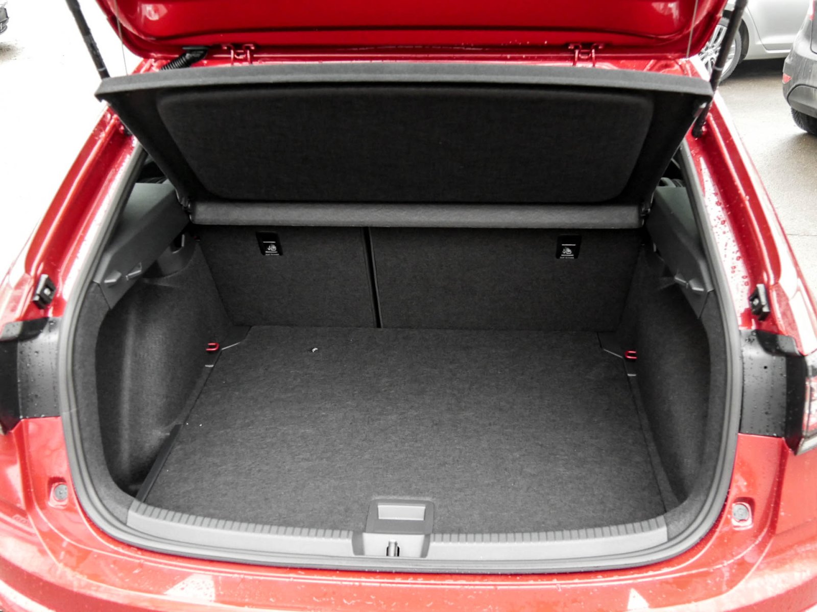 Volkswagen Taigo 1.0 R-LINE DSG SITZHZG CAM ALLWETTERREIFEN