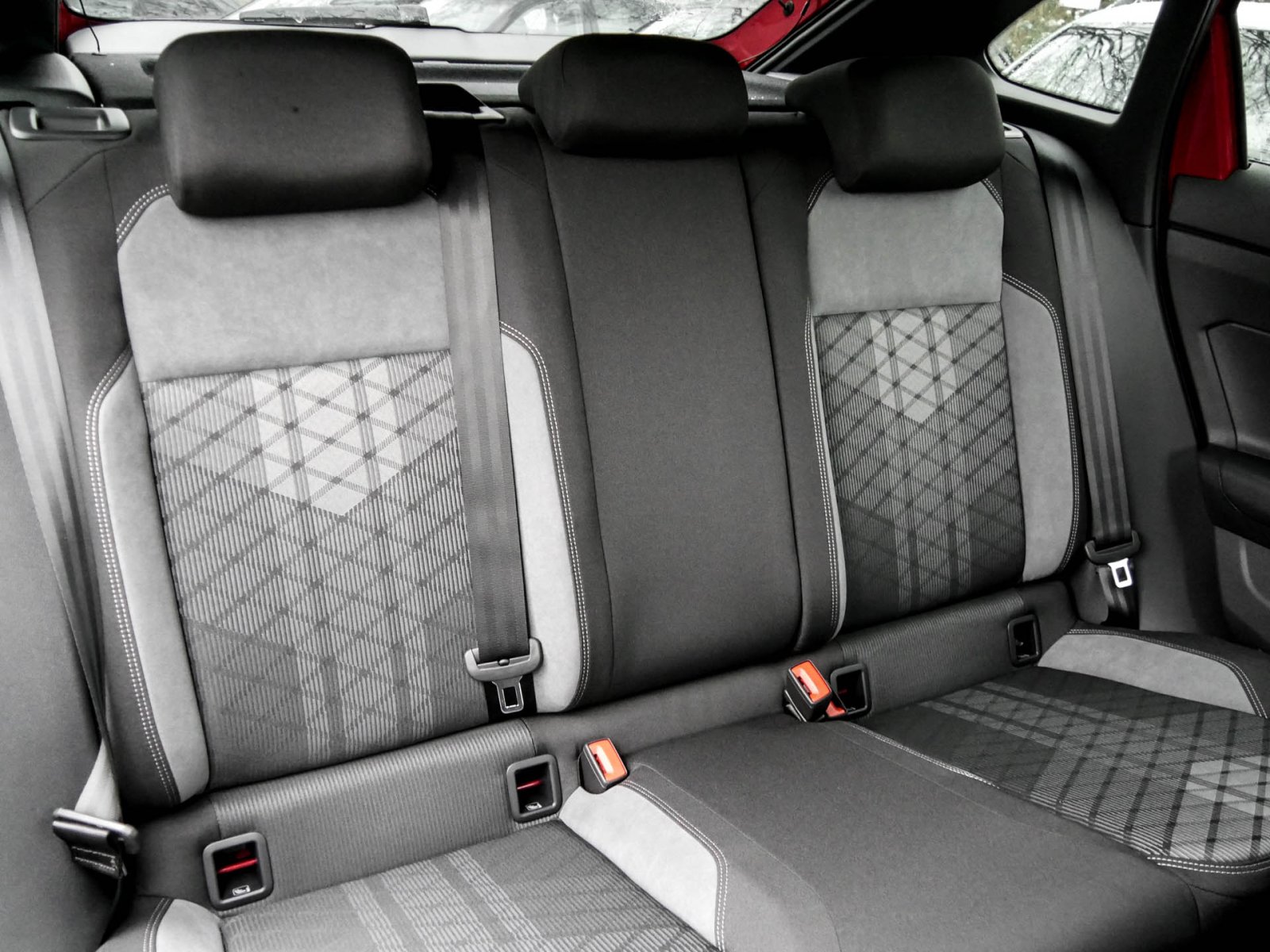 Volkswagen Taigo 1.0 R-LINE DSG SITZHZG CAM ALLWETTERREIFEN