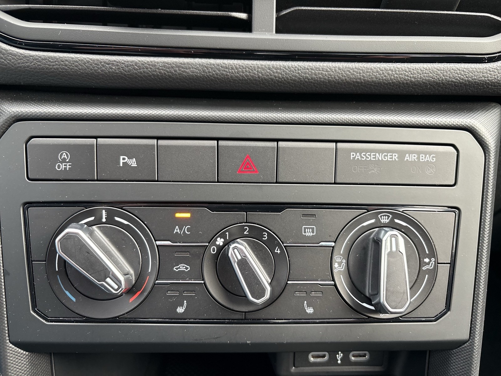 Volkswagen T-Cross 1.0 CARPLAY SITZHEIZUNG LED EINPARKHILFE