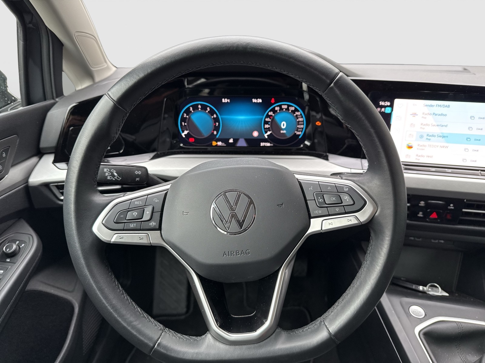 Volkswagen Golf VIII 1.5 LIFE NAVI CARPLAY ALU LED SITZHEIZ
