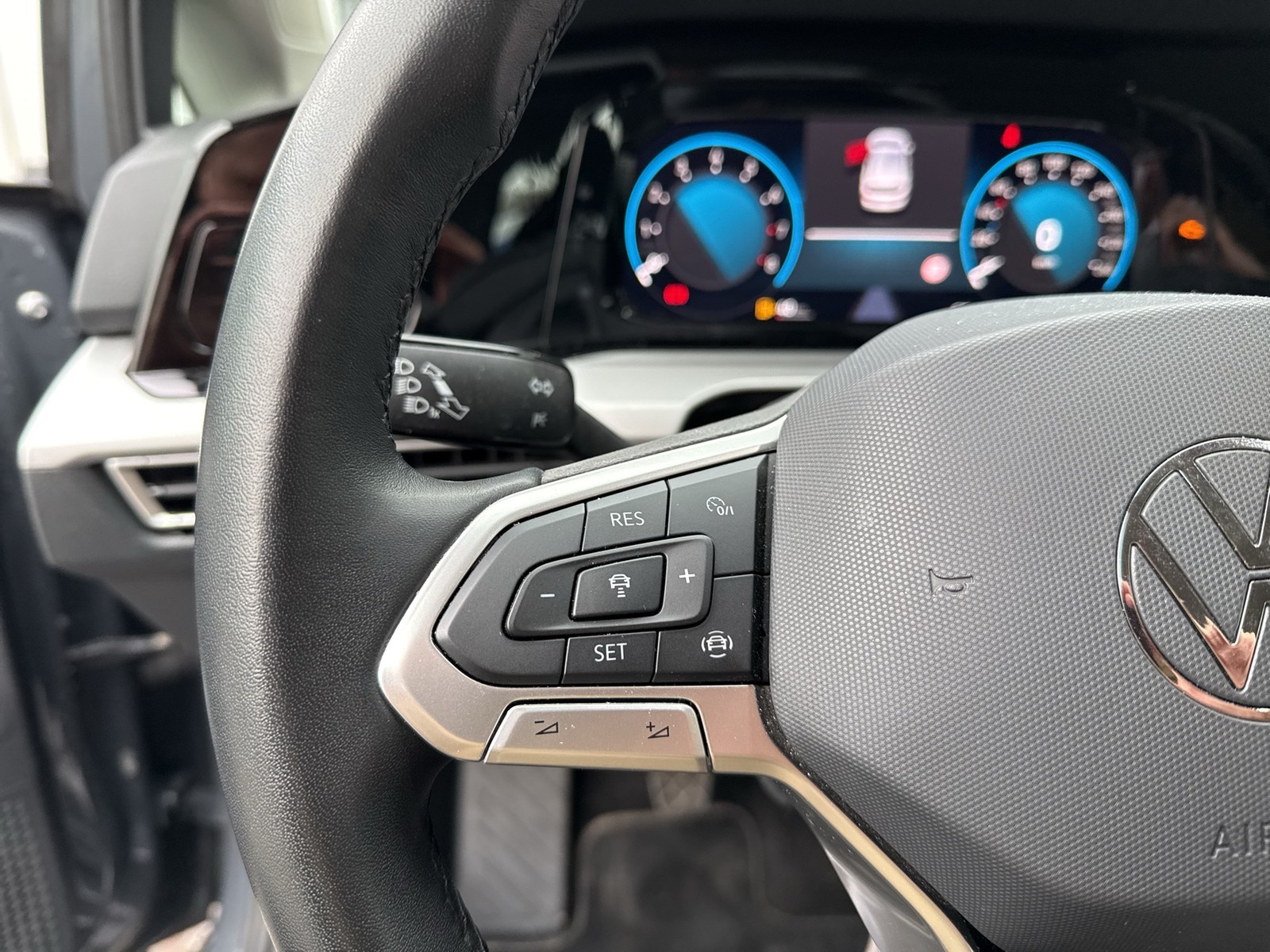 Volkswagen Golf VIII 1.5 LIFE NAVI CARPLAY ALU LED SITZHEIZ