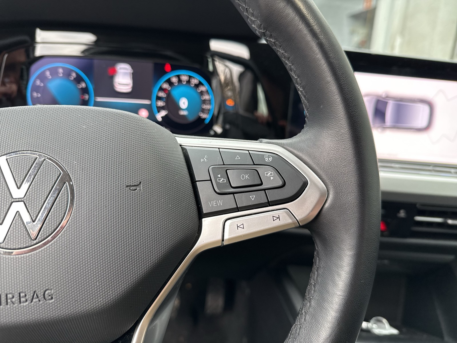 Volkswagen Golf VIII 1.5 LIFE NAVI CARPLAY ALU LED SITZHEIZ