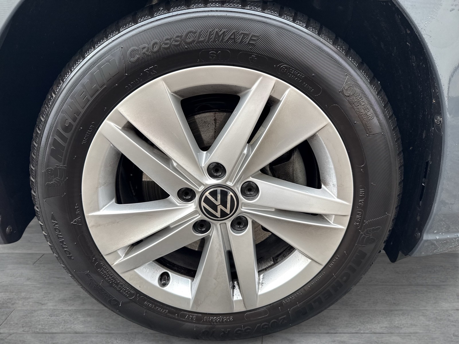 Volkswagen Golf VIII 1.5 LIFE NAVI CARPLAY ALU LED SITZHEIZ