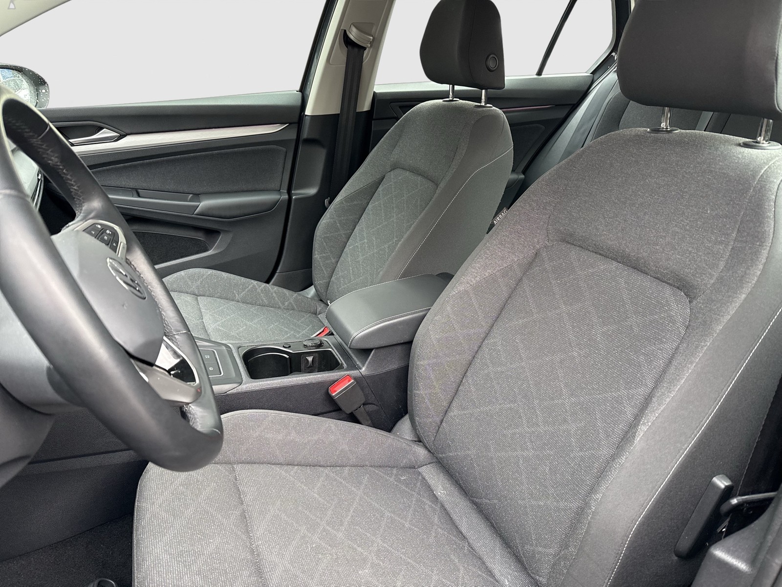 Volkswagen Golf VIII 1.5 LIFE NAVI CARPLAY ALU LED SITZHEIZ