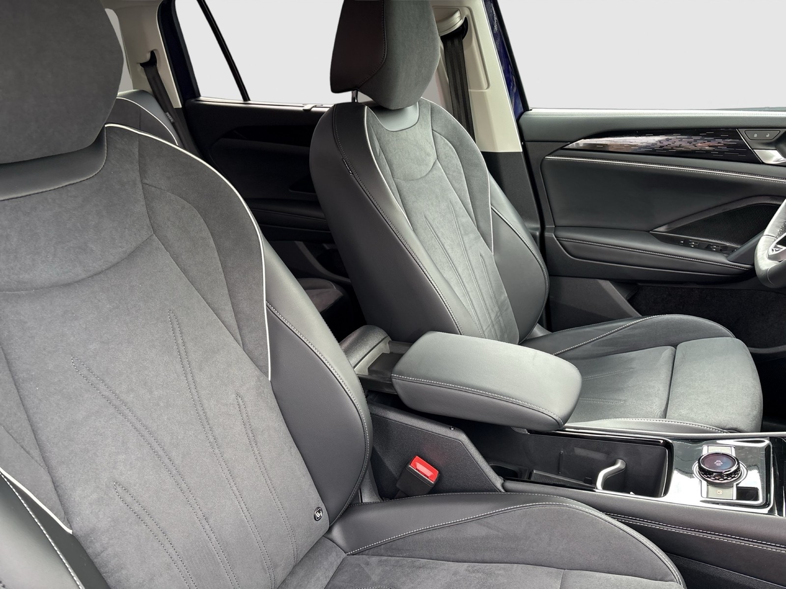 Volkswagen Tayron 1.5 HYBRID ELEGANCE AHK 360°CAM HD-MATRIX