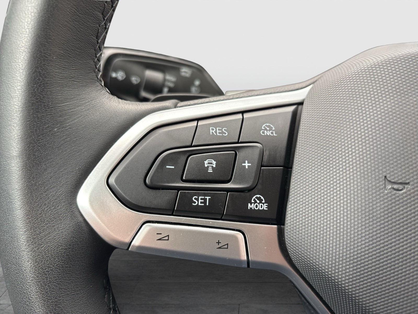 Volkswagen Tayron 1.5 HYBRID ELEGANCE AHK 360°CAM HD-MATRIX