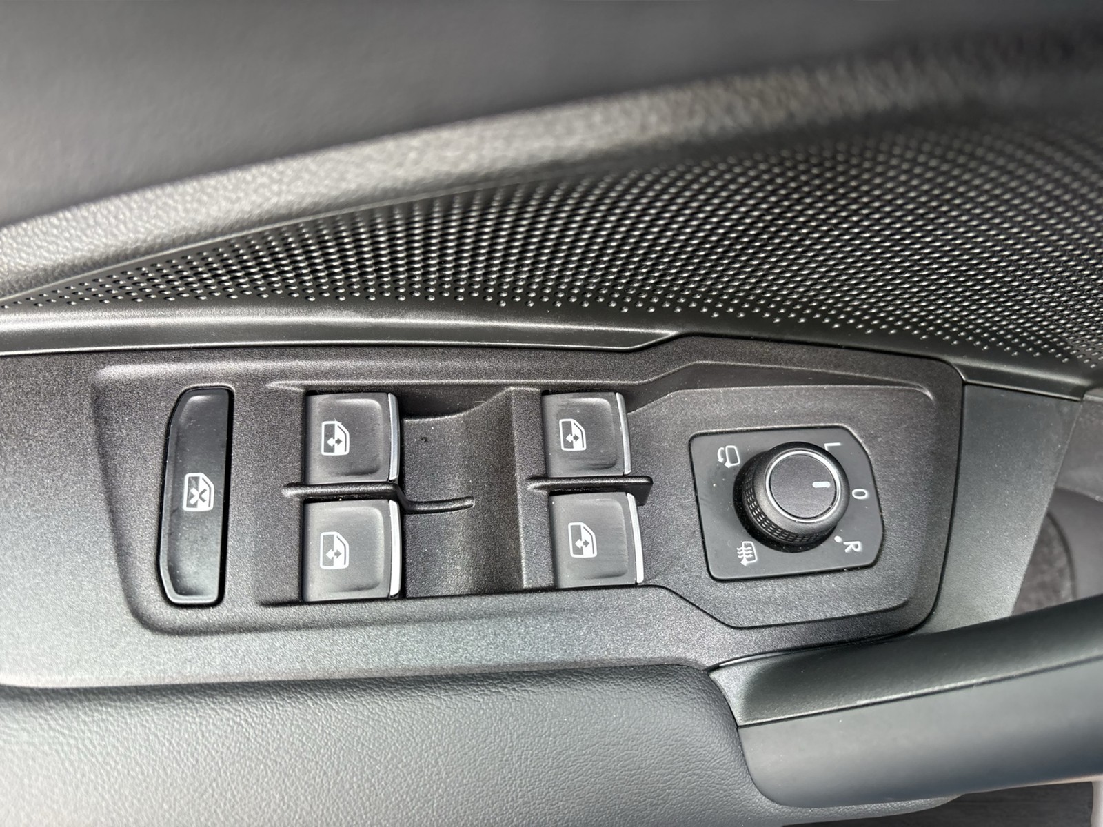 Volkswagen Tayron 1.5 HYBRID ELEGANCE AHK 360°CAM HD-MATRIX