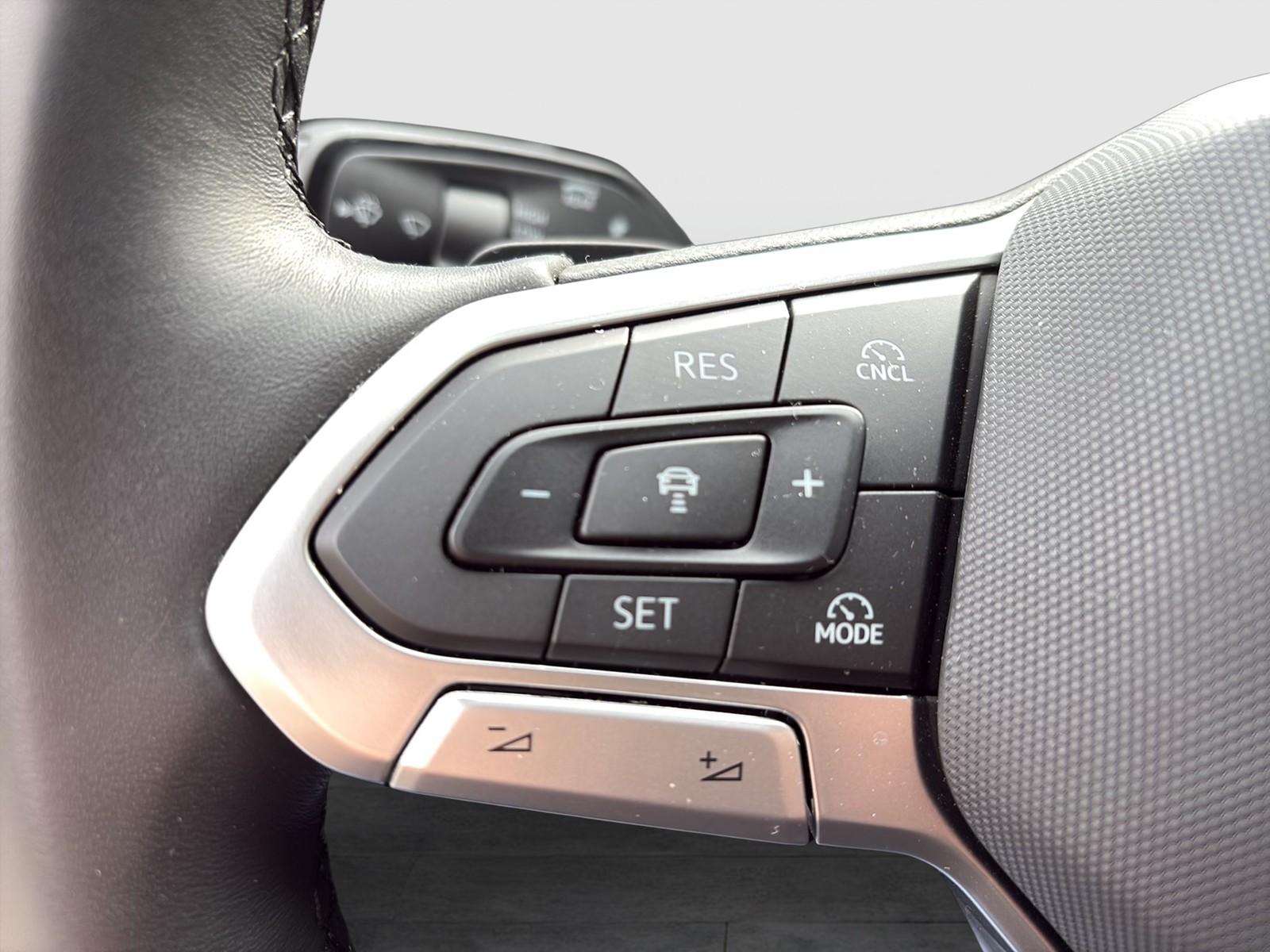 Volkswagen Tayron 2.0 LIFE 4X4 AHK CAM ACC LM18 CARPLAY