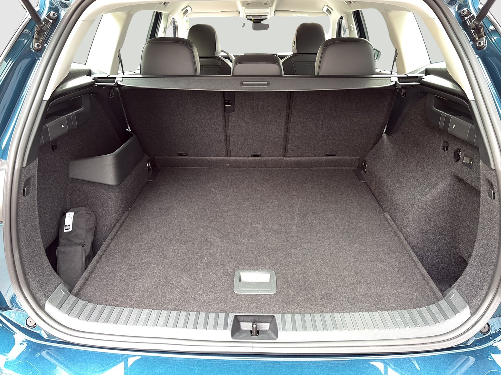 Volkswagen Tayron 2.0 LIFE 4X4 AHK CAM ACC LM18 CARPLAY