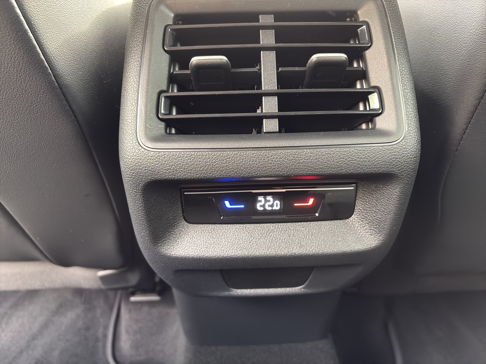 Volkswagen Tayron 2.0 LIFE 4X4 AHK CAM ACC LM18 CARPLAY