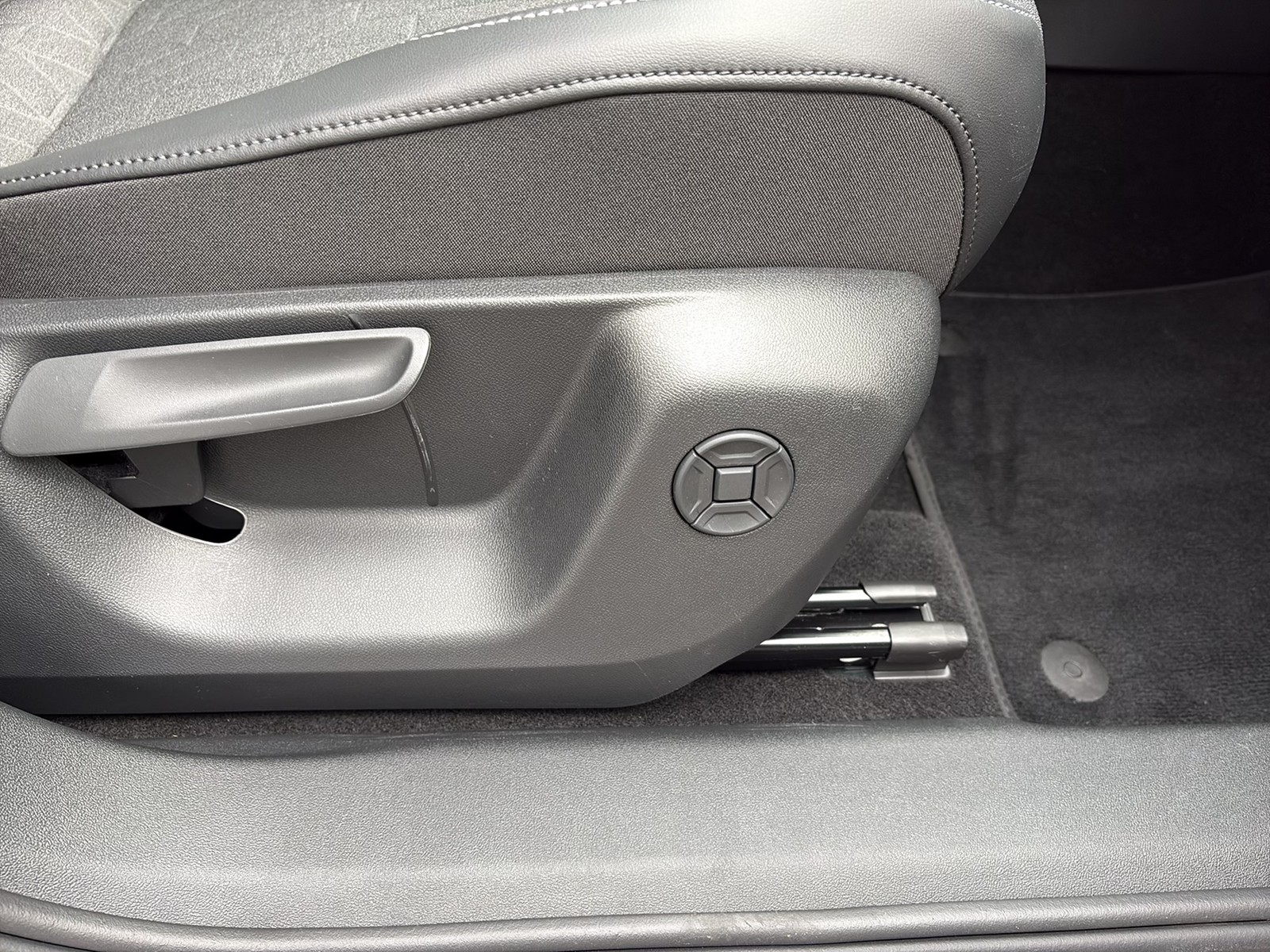 Volkswagen Tayron 2.0 LIFE 4X4 AHK CAM ACC LM18 CARPLAY