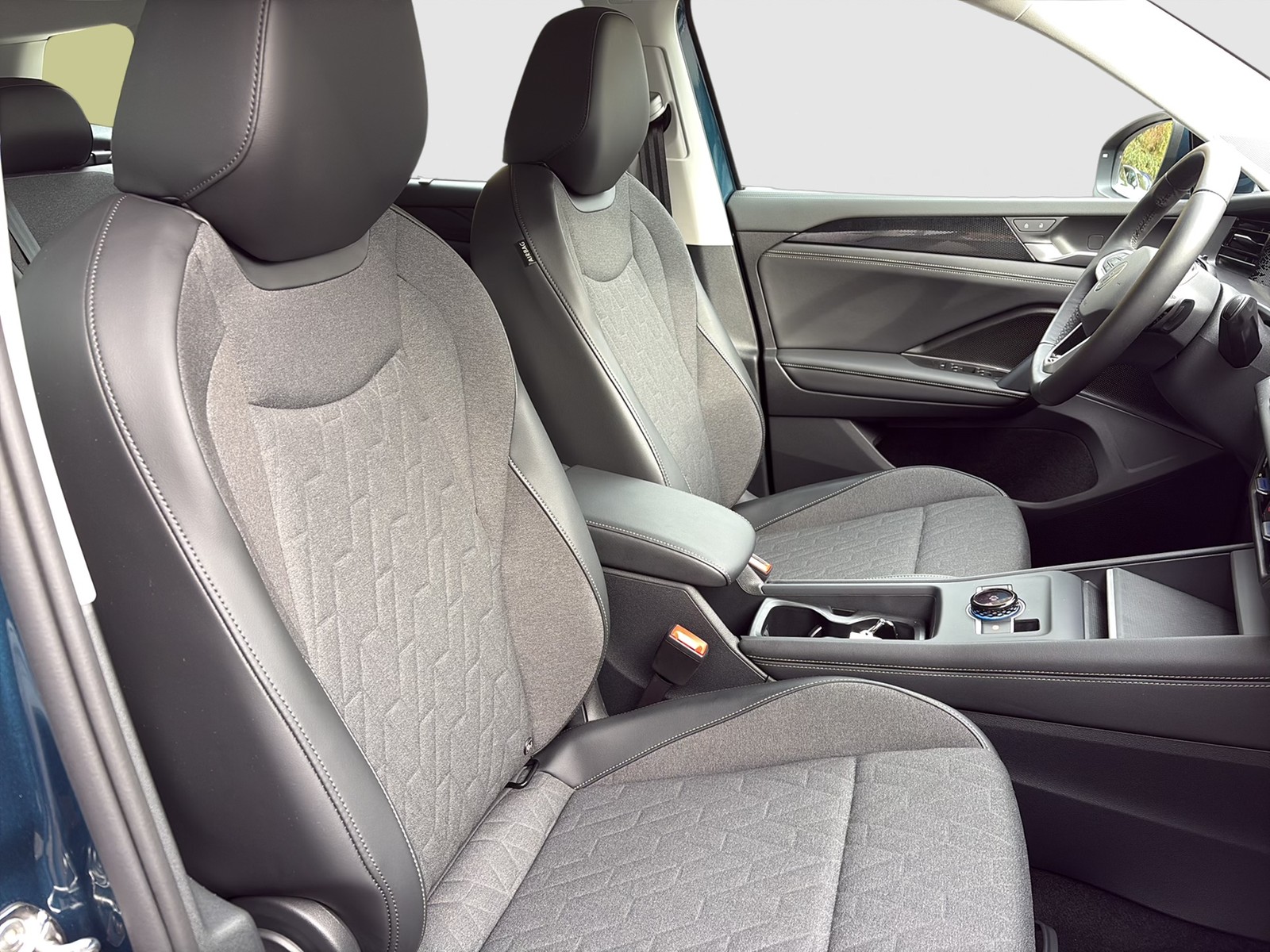 Volkswagen Tayron 2.0 LIFE 4X4 AHK CAM ACC LM18 CARPLAY