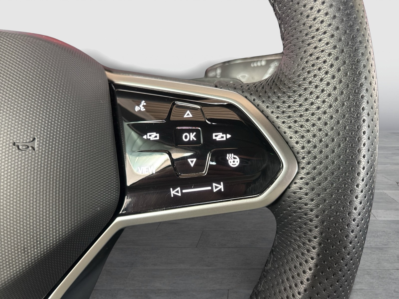 Volkswagen Golf VIII 1.5 eTSI R-LINE VIRTUALCOCKPIT CARPLAY