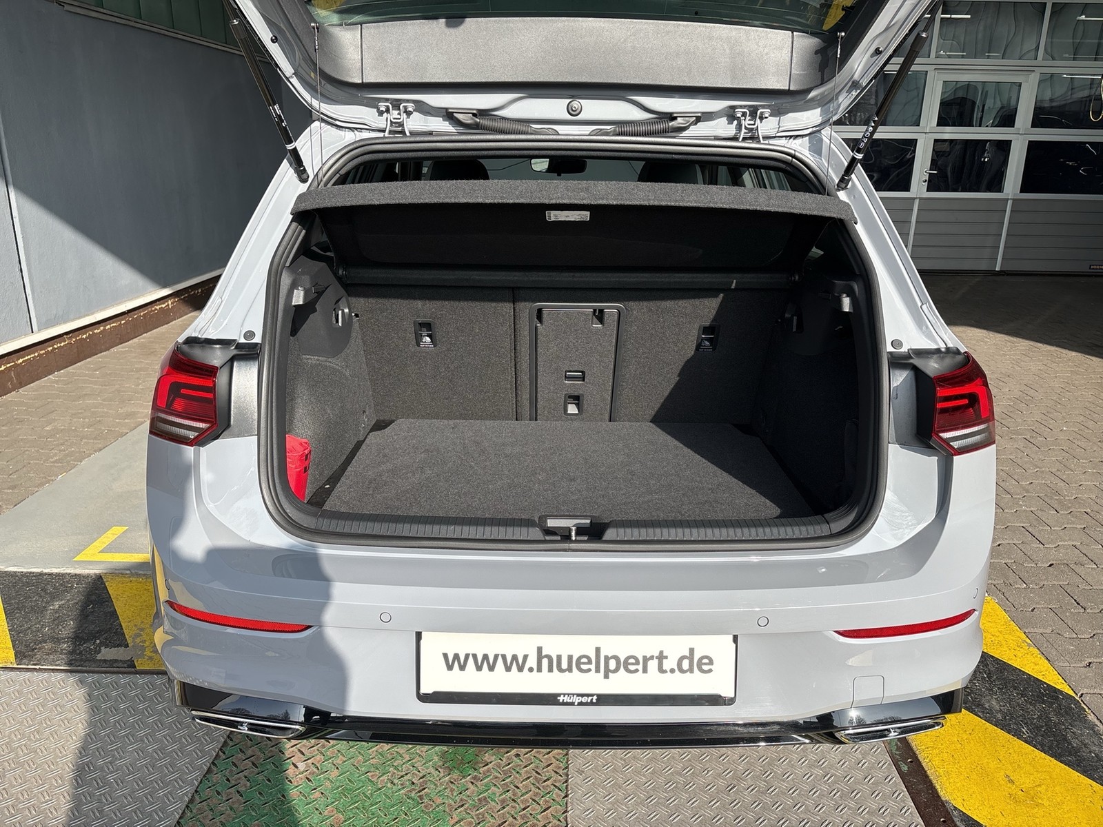 Volkswagen Golf VIII 1.5 eTSI R-LINE VIRTUALCOCKPIT CARPLAY