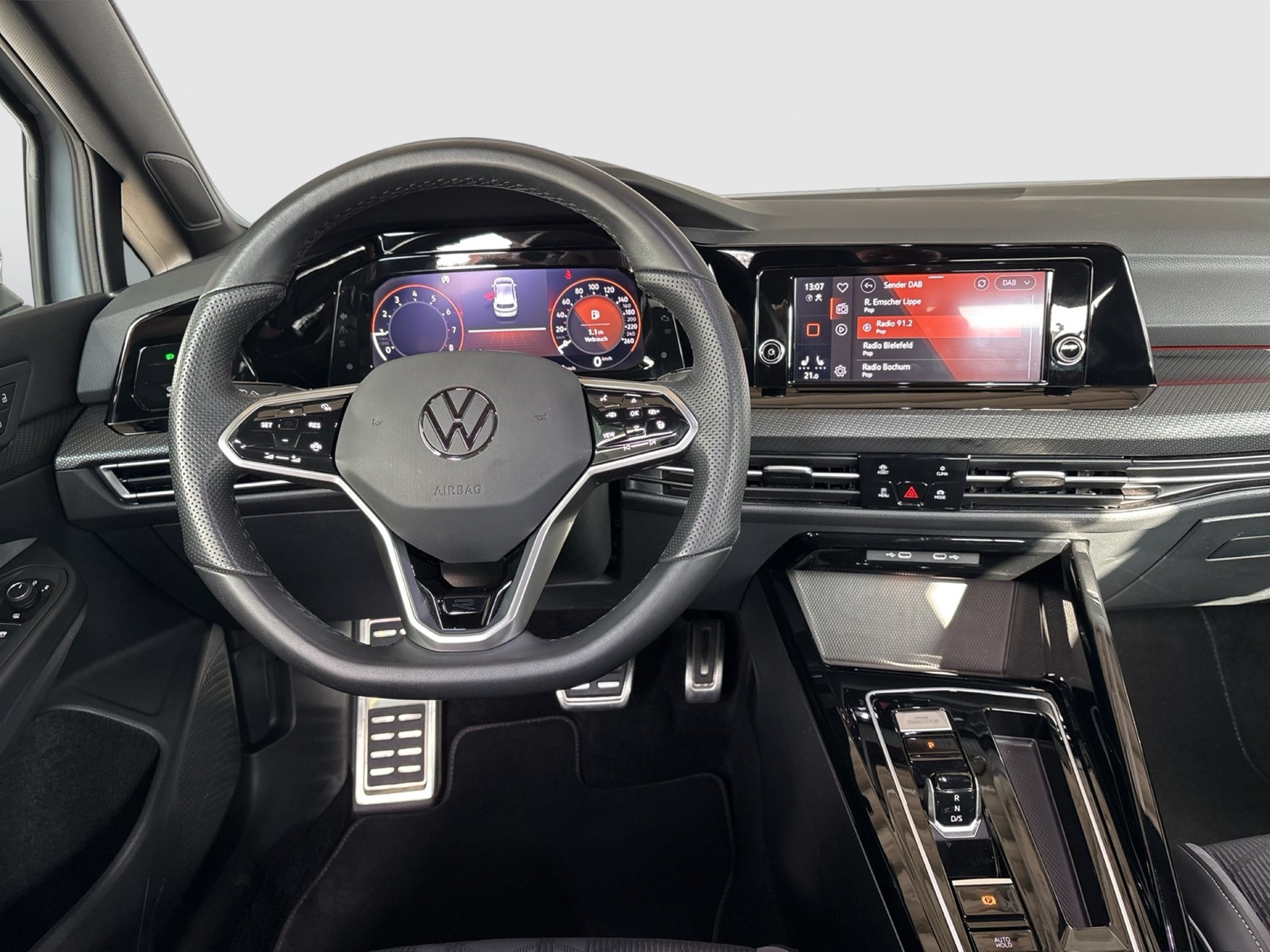 Volkswagen Golf VIII 1.5 eTSI R-LINE VIRTUALCOCKPIT CARPLAY