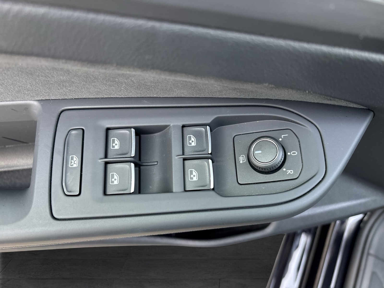 Volkswagen Golf VIII 1.5 eTSI STYLE ACC LED+ LM17 CARPLAY