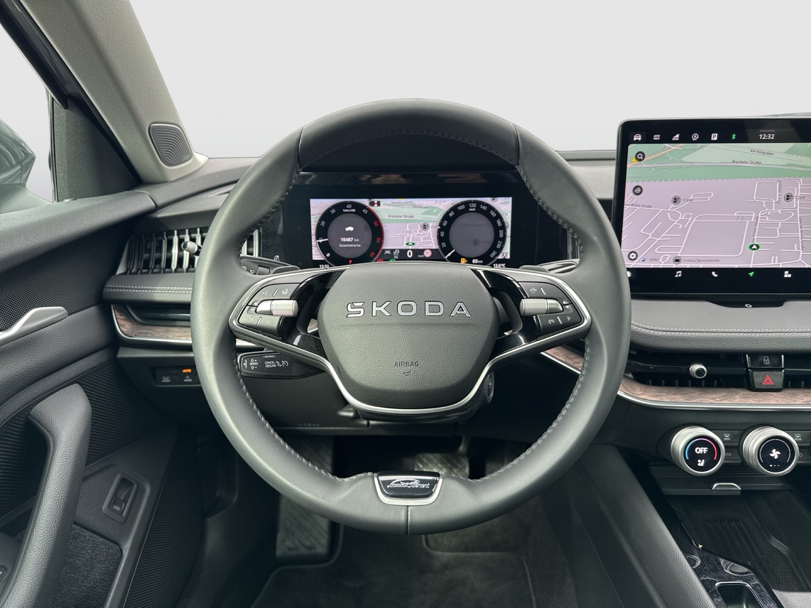 Skoda Superb Combi 2.0 L&K PANO CANTON AHK CAM HEAD-UP