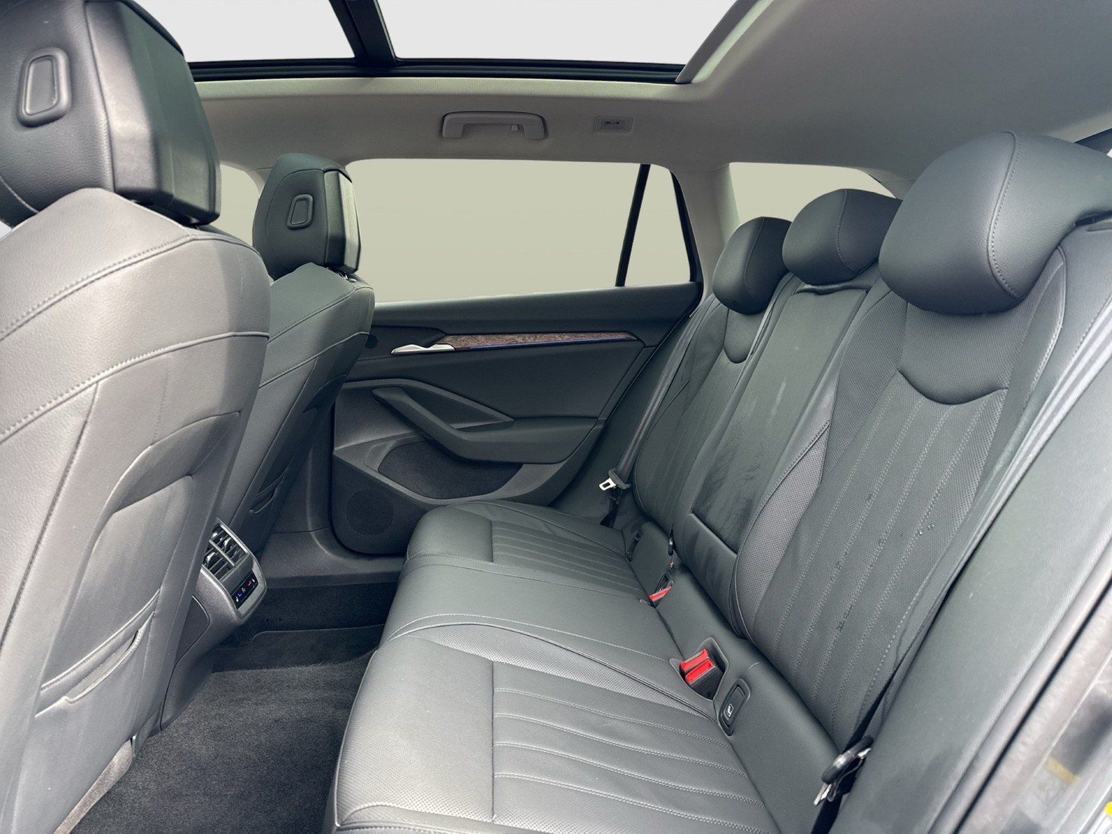 Skoda Superb Combi 2.0 L&K PANO CANTON AHK CAM HEAD-UP