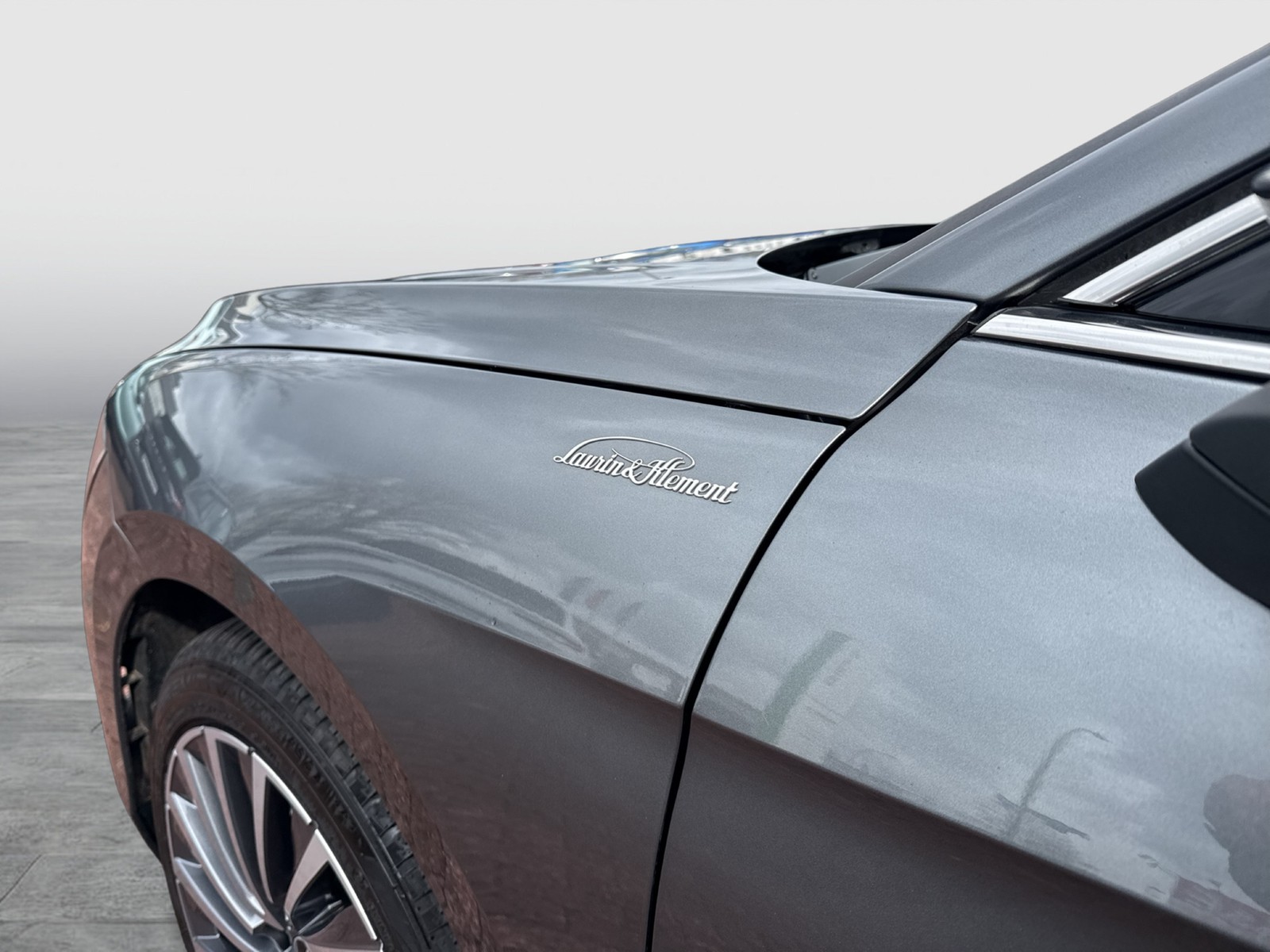 Skoda Superb Combi 2.0 L&K PANO CANTON AHK CAM HEAD-UP