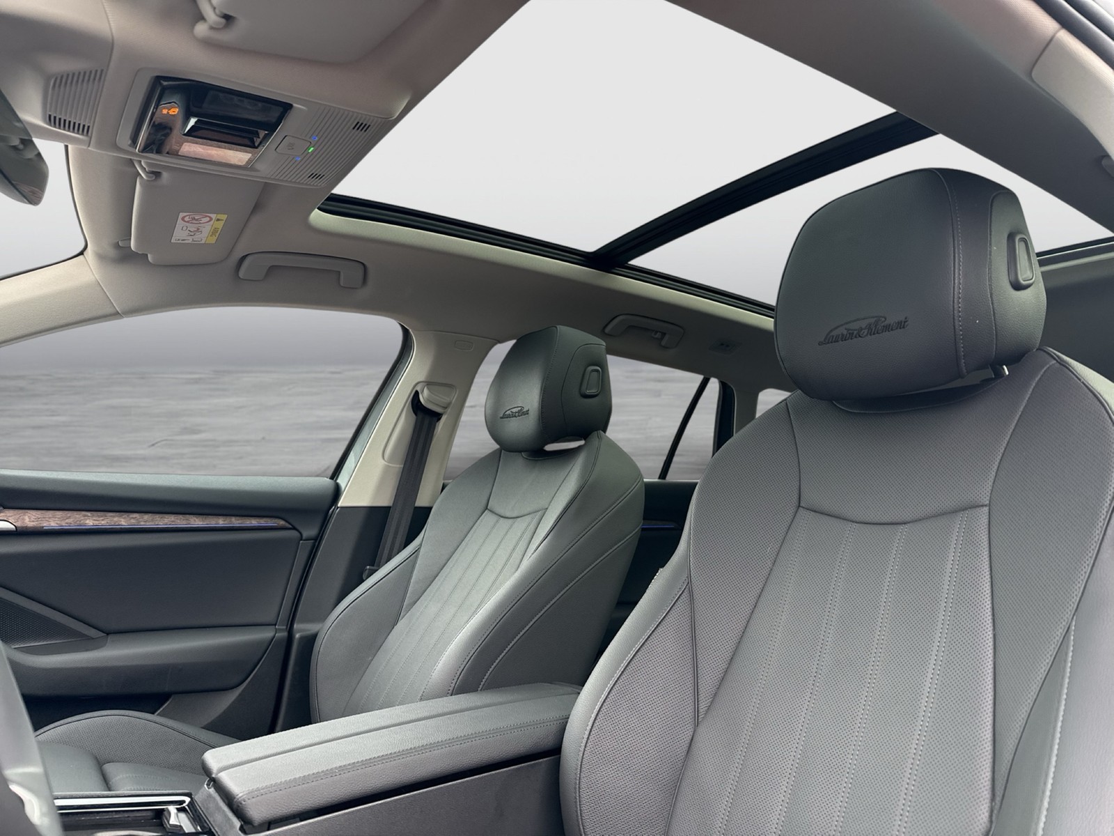 Skoda Superb Combi 2.0 L&K PANO CANTON AHK CAM HEAD-UP