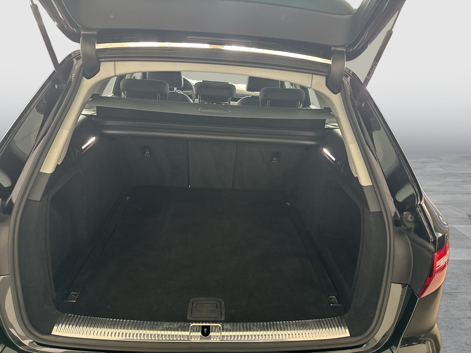Audi A4 Avant 35 eKLAPPE NAVI+ SITZHEIZUNG TEMPOMAT