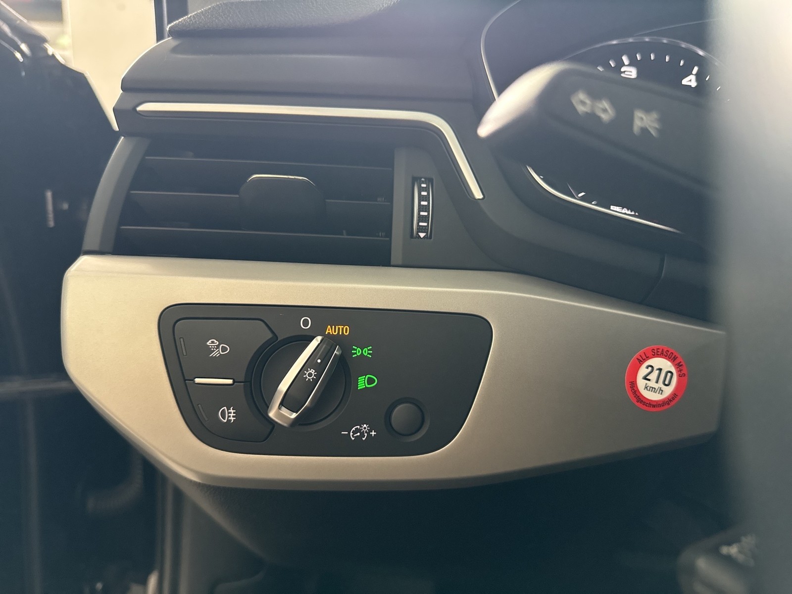 Audi A4 Avant 35 eKLAPPE NAVI+ SITZHEIZUNG TEMPOMAT