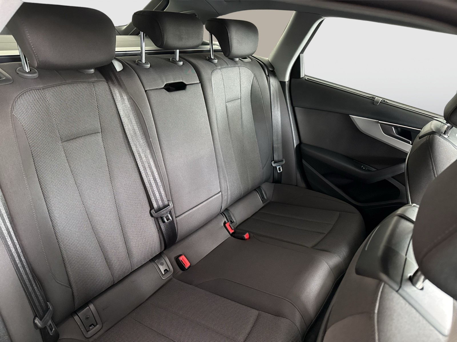 Audi A4 Avant 35 eKLAPPE NAVI+ SITZHEIZUNG TEMPOMAT