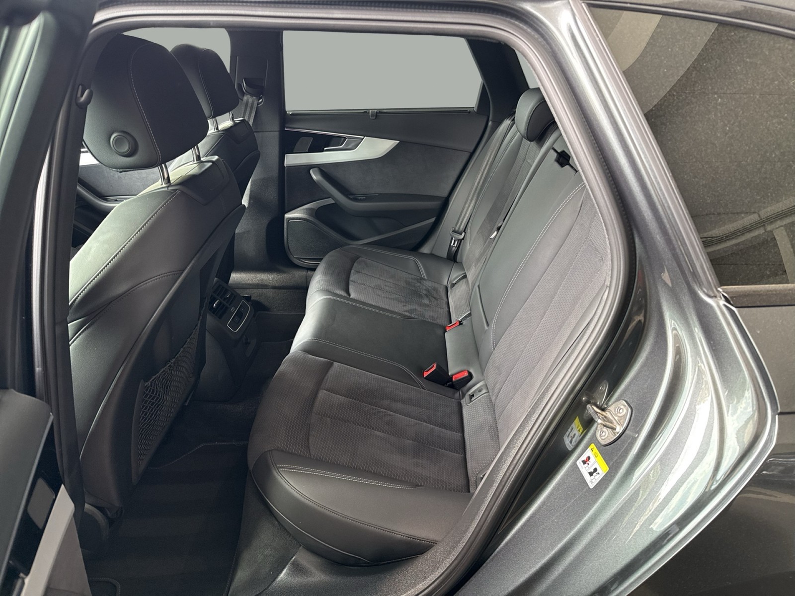 Audi S4 Avant Qu. BLACKPAK AHK 360CAM ALU19 MATRIX