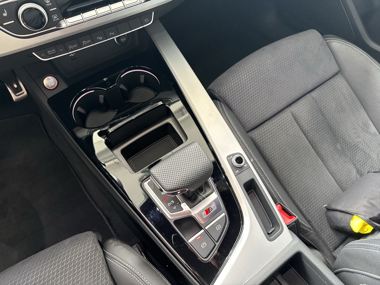 Audi S4 Avant Qu. BLACKPAK AHK 360CAM ALU19 MATRIX