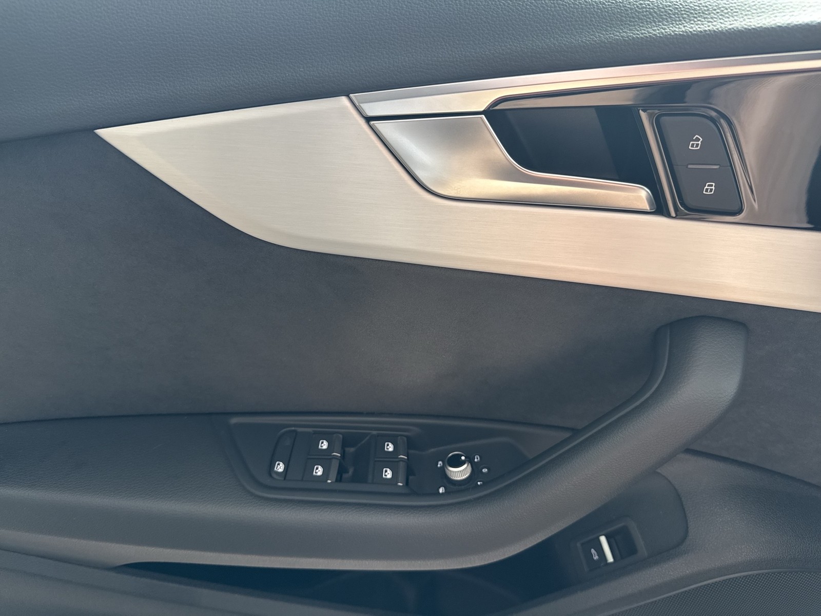 Audi S4 Avant Qu. BLACKPAK AHK 360CAM ALU19 MATRIX