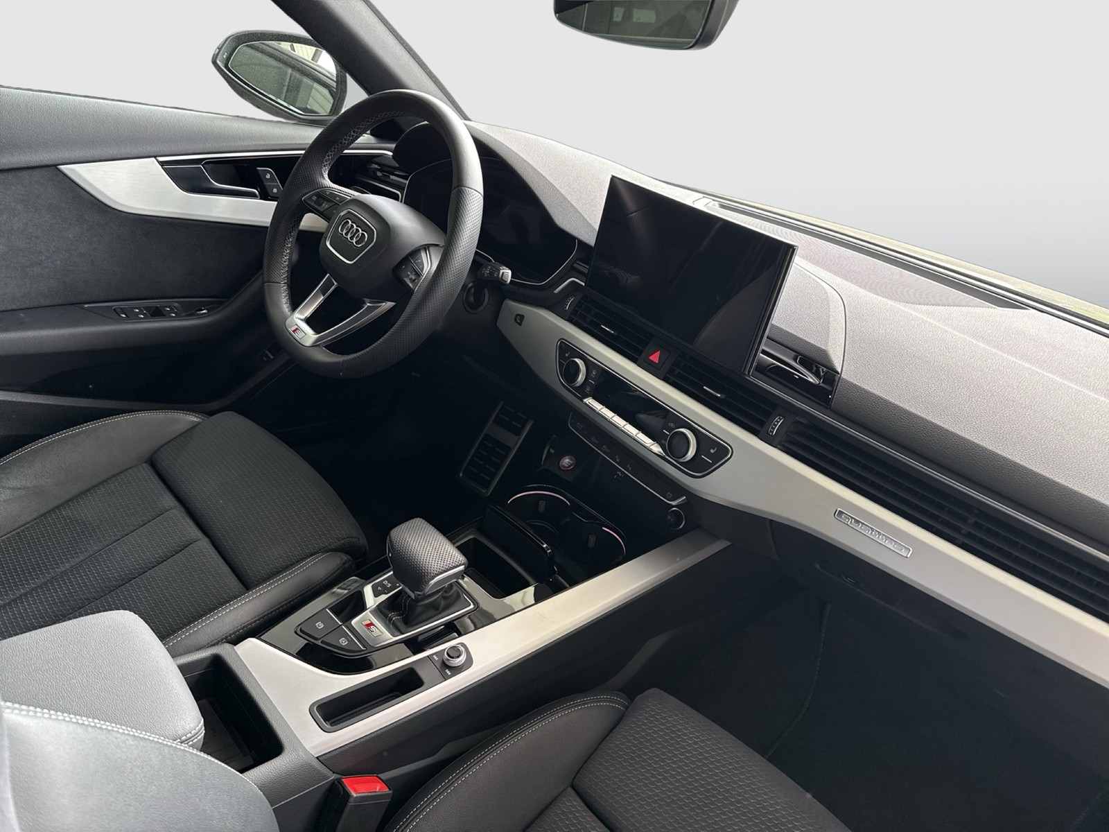 Audi S4 Avant Qu. BLACKPAK AHK 360CAM ALU19 MATRIX