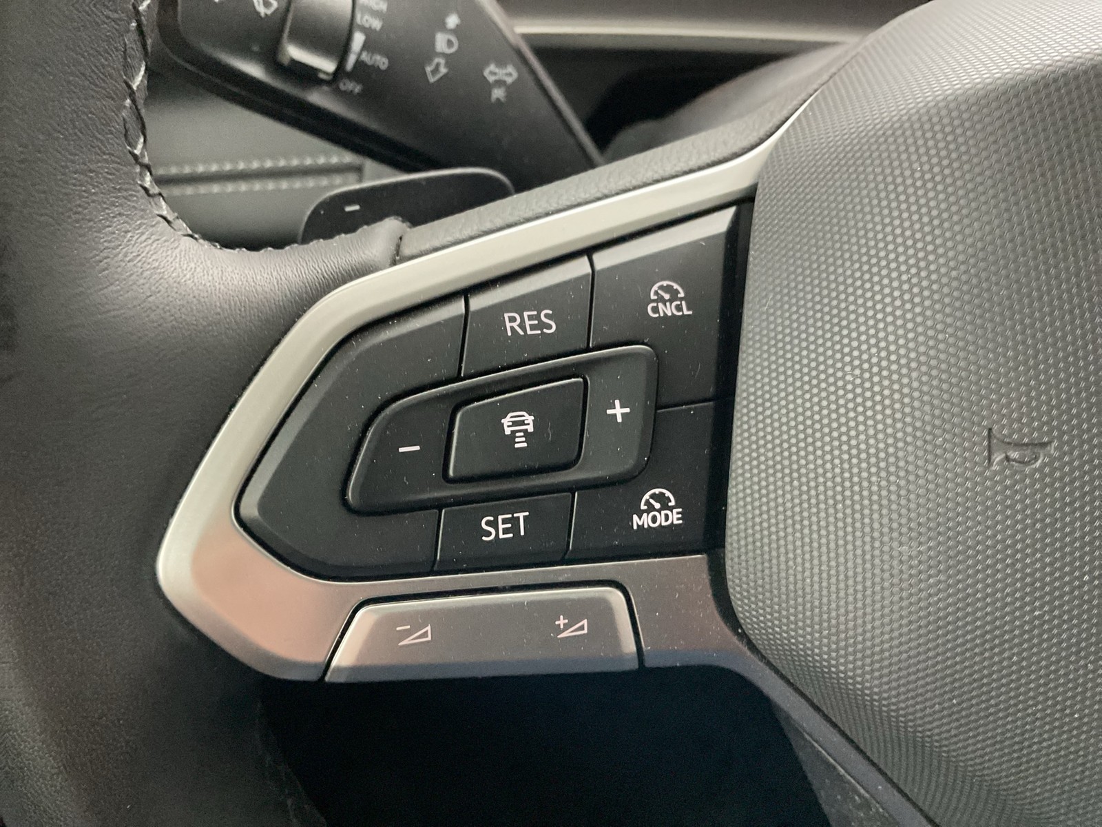 Volkswagen Tayron 2.0 LIFE AHK CAM ACC LM18 CARPLAY SITZHZ.