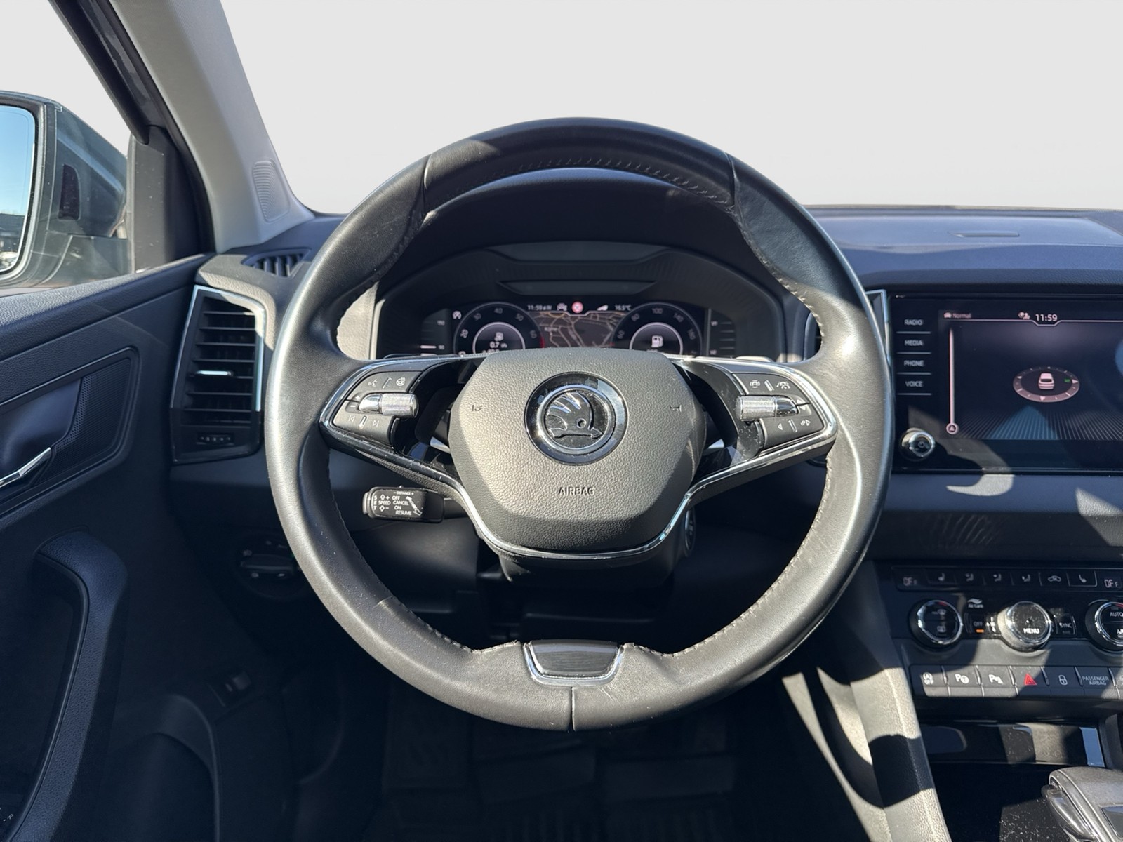 Skoda Karoq 1.5 CLEVER KAMERA eKLAPPE NAVI ALU AHK