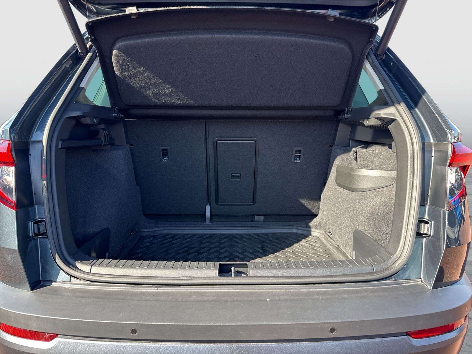 Skoda Karoq 1.5 CLEVER KAMERA eKLAPPE NAVI ALU AHK