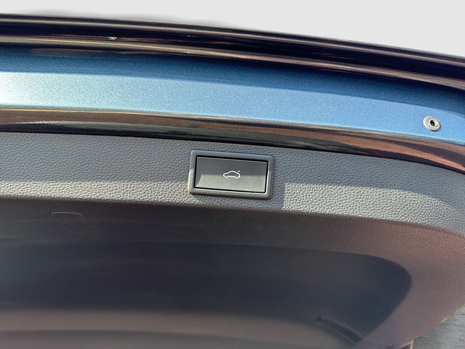 Skoda Karoq 1.5 CLEVER KAMERA eKLAPPE NAVI ALU AHK