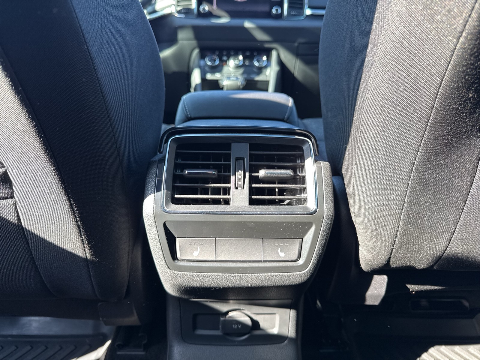 Skoda Karoq 1.5 CLEVER KAMERA eKLAPPE NAVI ALU AHK