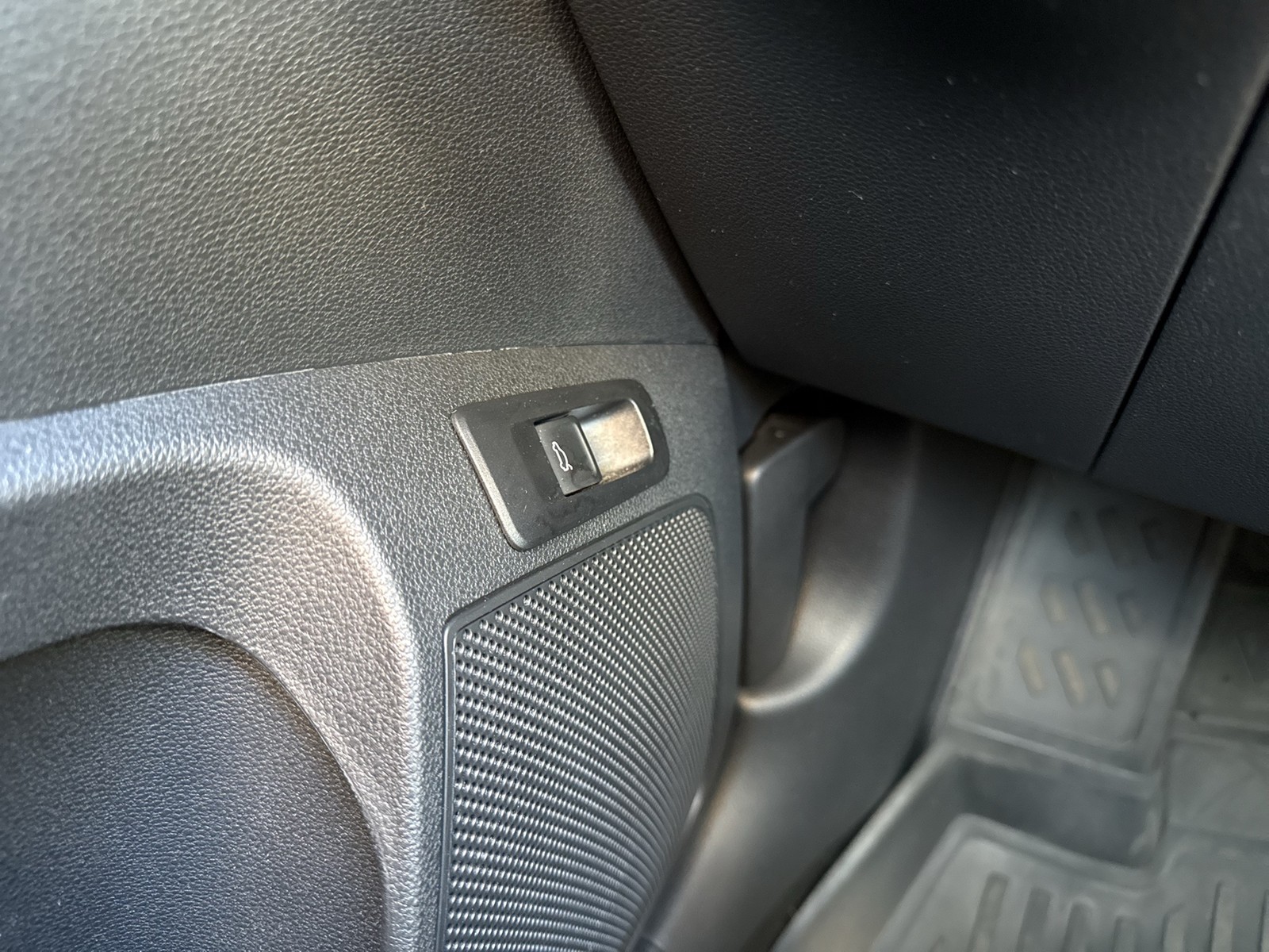 Skoda Karoq 1.5 CLEVER KAMERA eKLAPPE NAVI ALU AHK