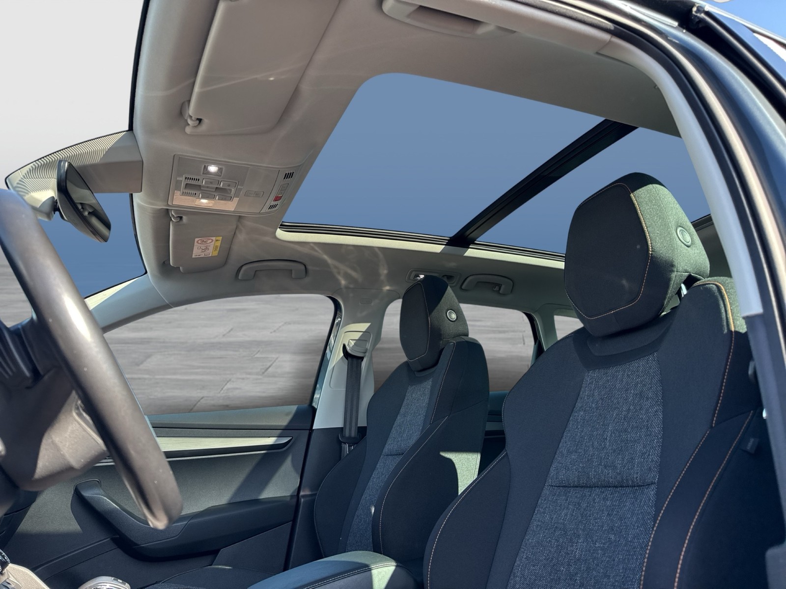 Skoda Karoq 1.5 CLEVER KAMERA eKLAPPE NAVI ALU AHK