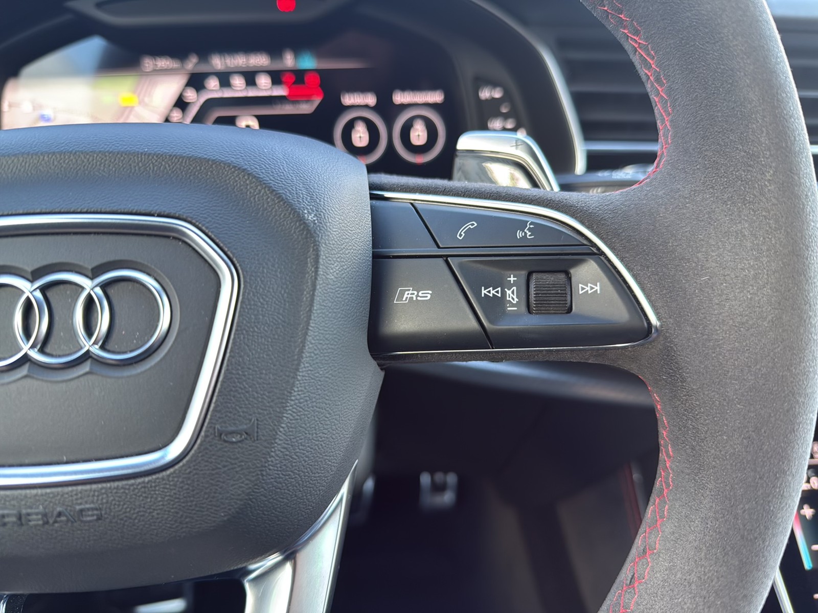 Audi RSQ8 quattro BLACKPAK B&O AHK 360CAM 23Z HEADUP