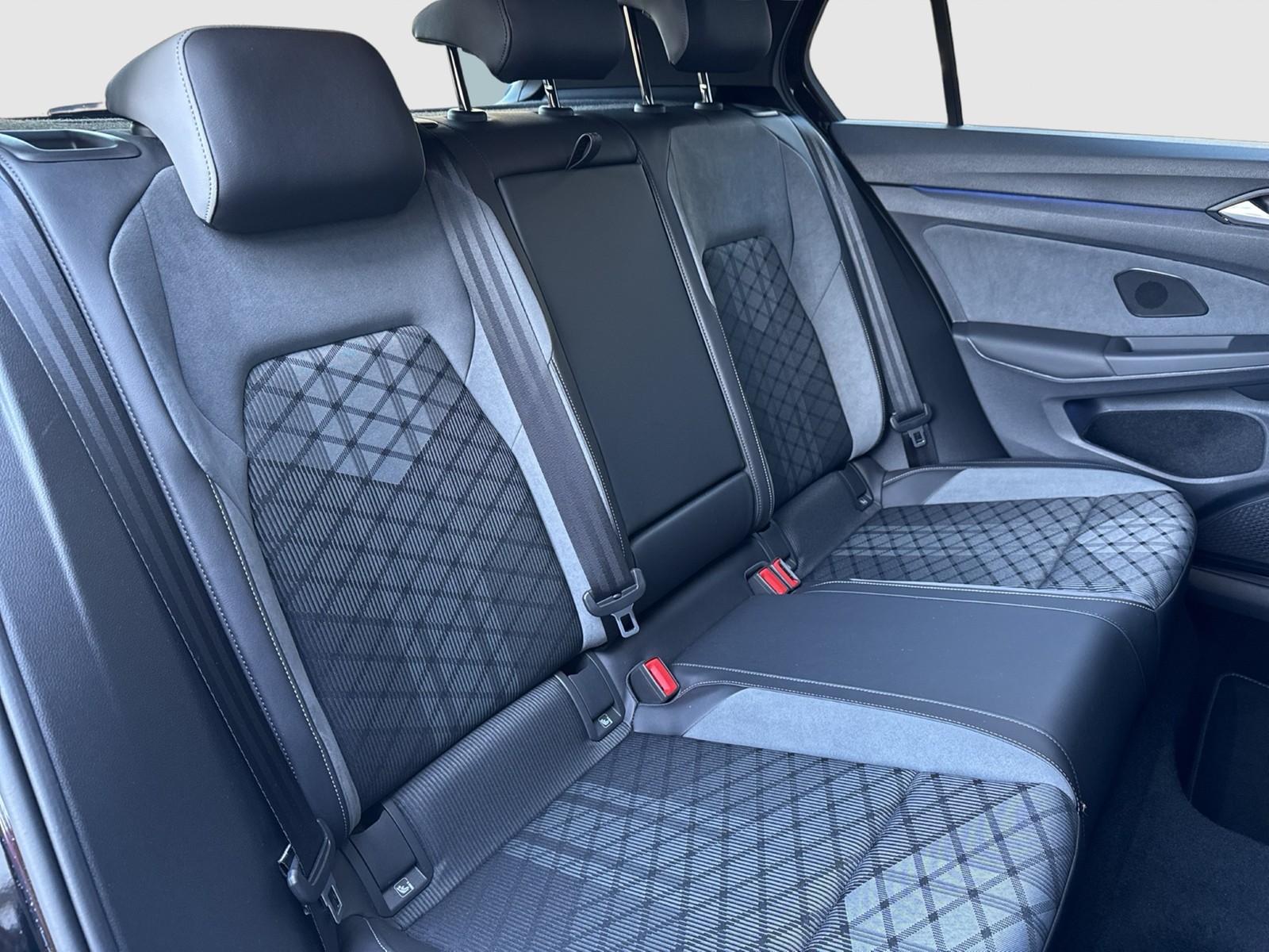 Volkswagen Golf 2.0 R-LINE H.KARDON KAMERA 4X4