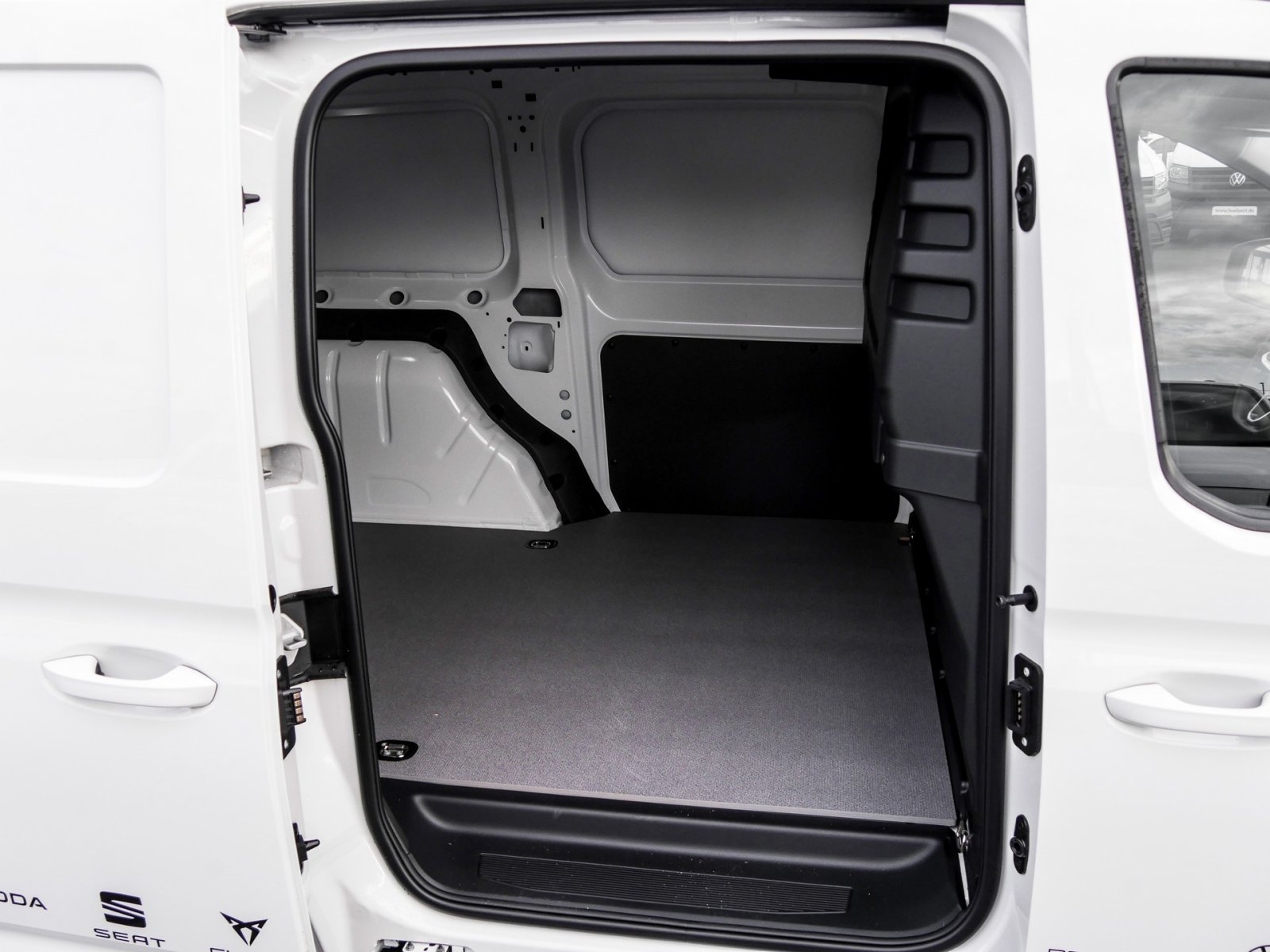 Volkswagen Caddy Maxi 2,0 TDI 75 kW CARGO CARPLAY CAM AHK-VORB.