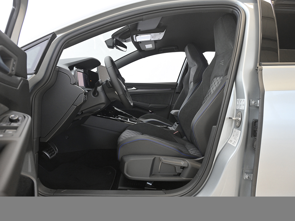 Volkswagen Golf 1.5 R-LINE DSG BLACKSTYLE MATRIXLED 360CAM